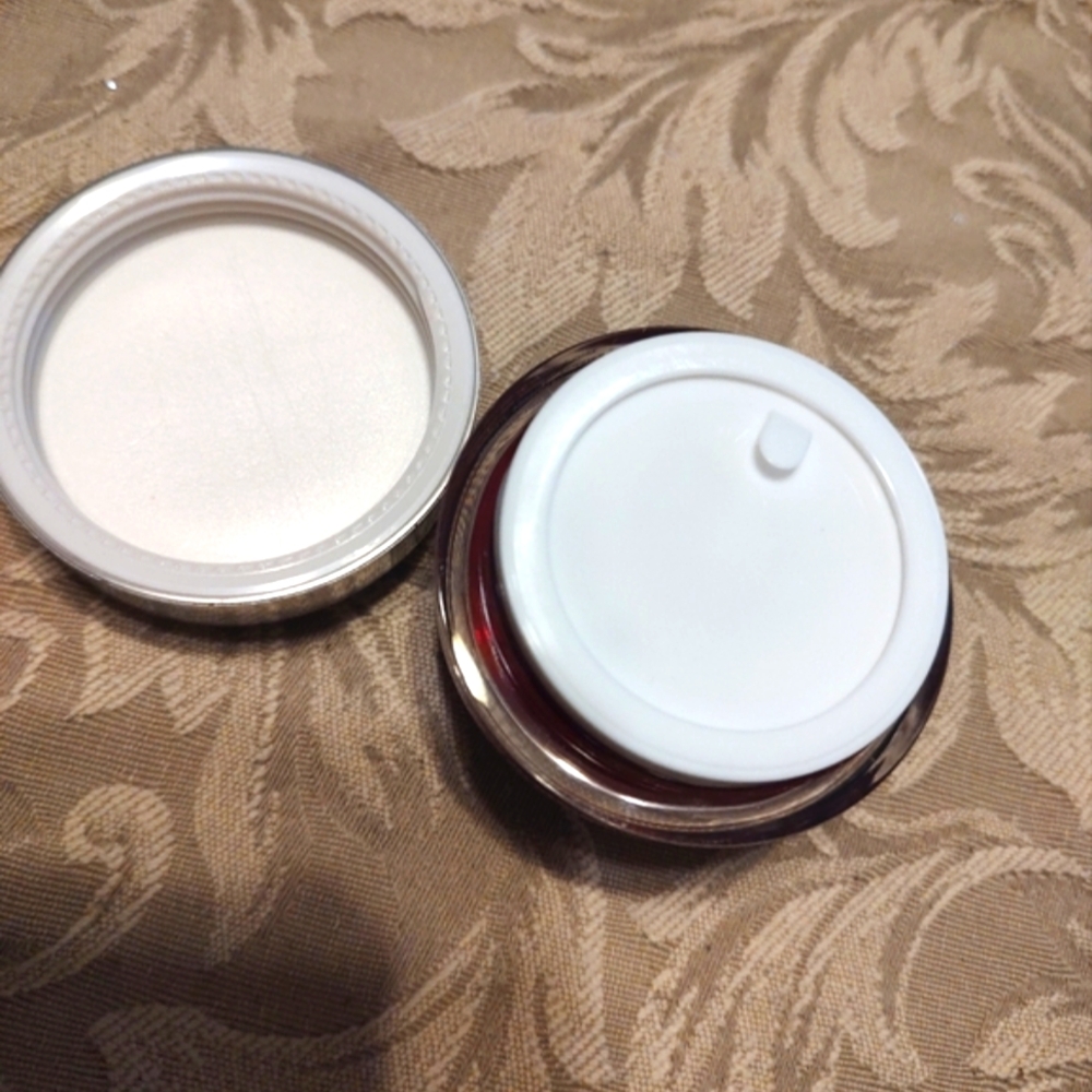 🔸🎀🔸NWOT Soundbody Luxurious  Hydrating Anti-Aging Micro-Regenerating Cream - Picture 2 of 7